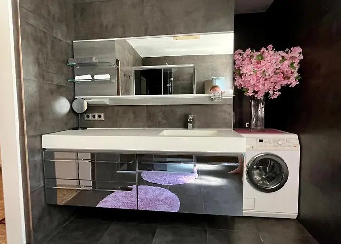 Luxurioeses Mit Pool Appartement *
